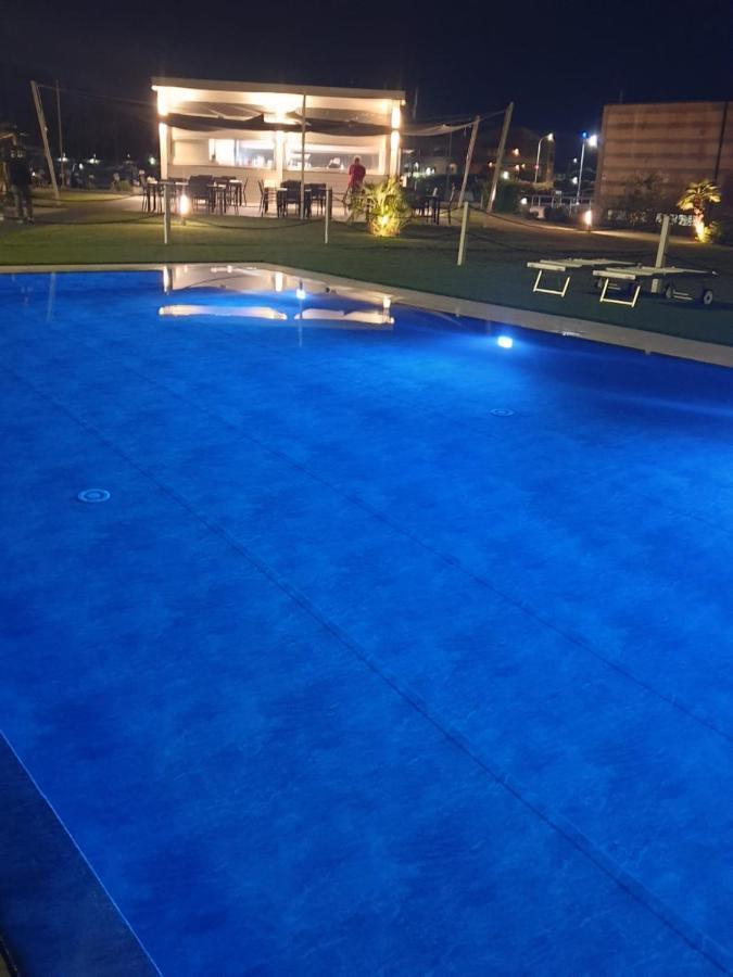Marina Degli Estensi Floating Resort Llido Degli Estensi Zewnętrze zdjęcie